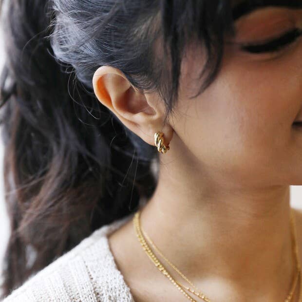 Lisa Angel - Rope Huggie Hoop Earrings in Gold