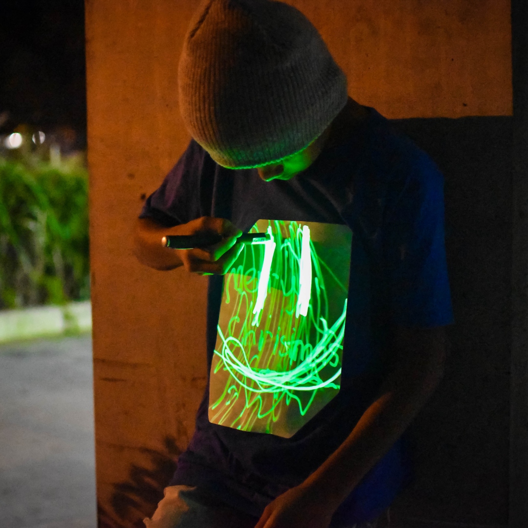 Illuminated Apparel - Kids Interactive Glow T-shirt - Blue/Green: 7-8 Years