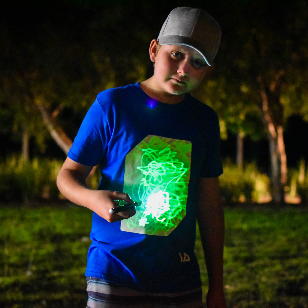 Illuminated Apparel - Kids Interactive Glow T-shirt - Blue/Green: 7-8 Years