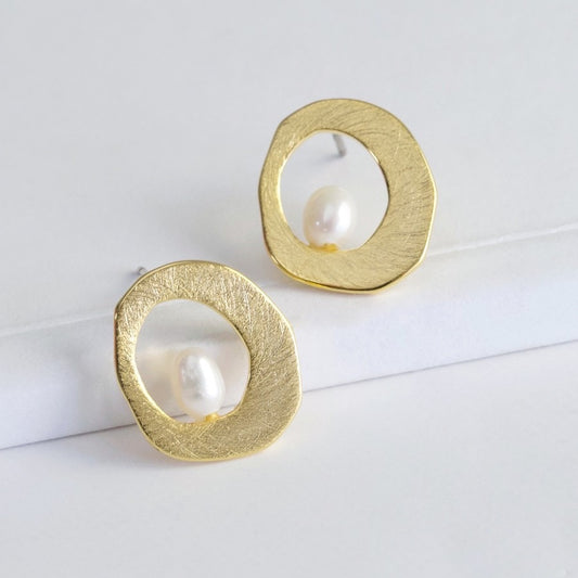 Organic Outline Shape and Pearl Stud Earrings